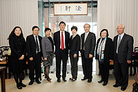 Ms. Chang Man-chuan (4th from right), Director of Kwang Hwa Information and Culture Center receives a warm welcome in CUHK